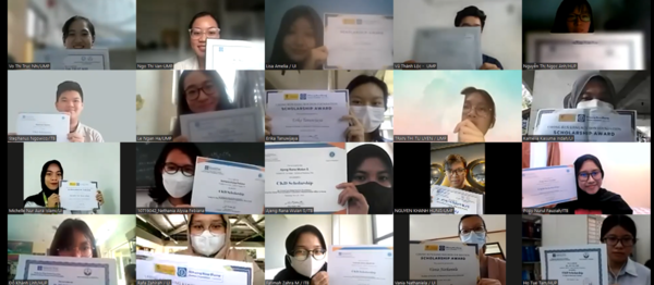 종근당고촌재단은 23일 온라인 장학증서 수여식을 열고 올해 베트남과 인도네시아 현지 장학생과 국내 유학생 등 총 42명에게 장학금을 지원한다고 밝혔다. 