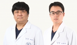 (좌부터) 고대 구로병원 비뇨의학과 박홍석 교수, 김종욱 교수.