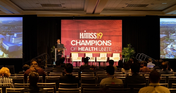 서울대병원 김경환 교수가 HIMSS에서 사이앱스에 대해 발표했다.