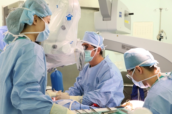 최근 서울아산병원 성형외과 두경부재건성형팀이 미세재건성형수술을 1000례 달성했다고 발표했다.