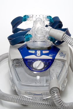 ▲수면 무호흡증을 치료하는 지속적 양압기(CPAP)
