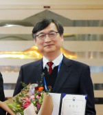 고려대학교 안암병원 의료기기 상생사업단 박건우 단장(신경과학교실 교수)은 산업통상자원부 장관상을 수상했다.