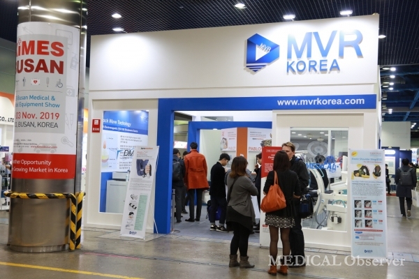 MVR코리아는 최근 열린 제35회 국제의료기기·병원설비전시회(KIMES 2019)에서 최첨단 수술대 제품을 공개했다.