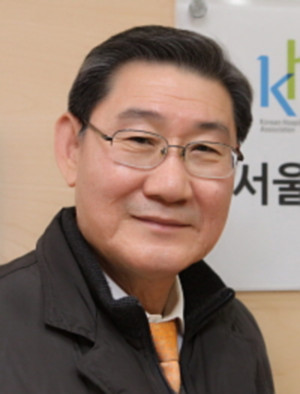 김갑식 서울시병원회 회장은 제23대 회장을 3선에 선공했다. 서울시병원회는 22일 그랜드힐튼호텔에서 제41차 정기총회 및 제16차 학술대회를 개최했다.