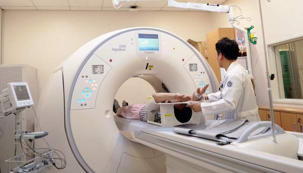 캐논메디칼은 최근 조선대병원에 최고 사양 CT 애퀼리언 원 제네시스를 공급했다고 8일 밝혔다.