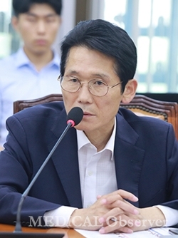 윤소하 의원은 7일 물리치료사 단독법을 발의했다.