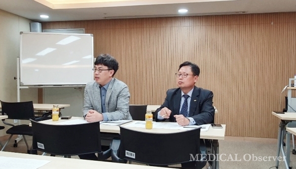 한국의료기기산업협회는 10일 정례브리핑을 갖고 IMDRF 의장국으로 선정된 식품의약품을 서포트하겠다고 전했다. (왼쪽부터 임민혁 산업지원부장, 나흥복 전무)