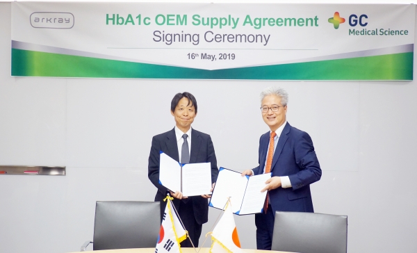 GC녹십자엠에스는 일본 아크레이와 685만달러 규모의 당화혈색소 측정 시스템 수출 계약을 체결했다고 17일 밝혔다.
