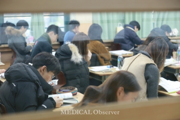 의사국시 필기시험 장면. ⓒ메디칼업저버 김민