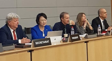 첫 아시아계 여성 의장인 건강보험심사평가원 김선민 기획상임이사가 6일과 7일 프랑스 파리에서 열린 'OECD 보건의료 질과 성과 워킹그룹회의'를 주재하고 있다. (사진 왼쪽에서 두번째)
