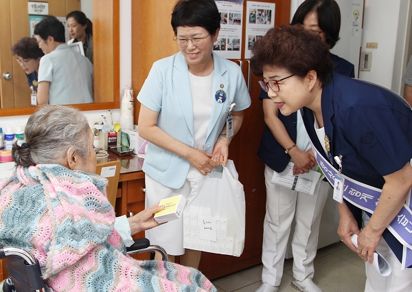 경희대의료원이 갑작스럽게 입원한 환자들을 위해 매그놀리아 기프트를 제공하고 있다.