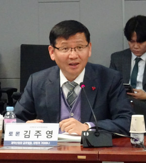 김주영 보건복지부 한의약산업과장은 알기쉬운 보건의료산업정책을 출판했다.