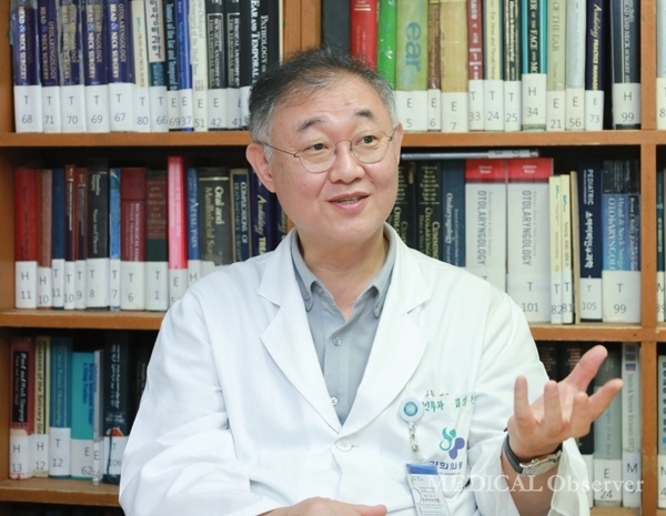 대한비과학회 김성완 회장은 반복적인 상기도감염을 극복하기 위해서는 면역증강요법이 대안이 될 수 있다고 강조했다. ⓒ메디칼업저버 김민수 기자.