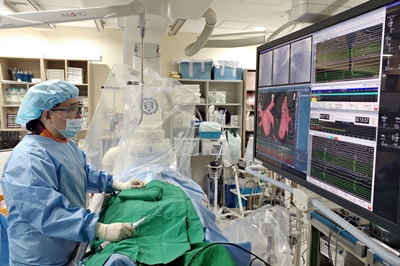 연세대학교 세브란스병원 심장내과 박희남 교수가 부정맥시술을 하는 장면.