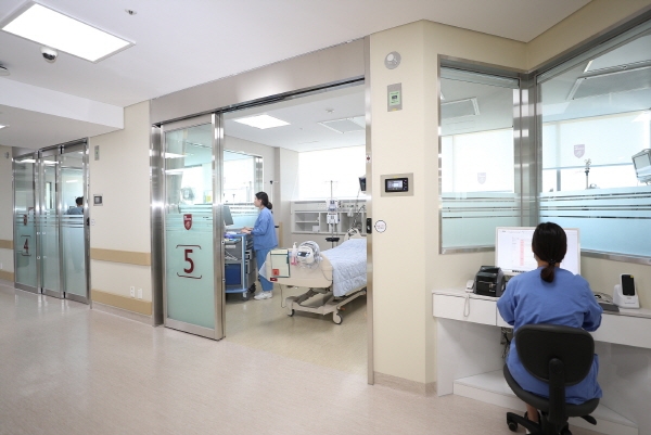 고려대학교 구로병원은 25일 통합중환자실 개소식을 갖고 본격적인 운영에 들어갔다.