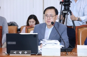 자유한국당 이명수 의원은 보건복지부 복수차관제 도입 필요성을 제안했다.