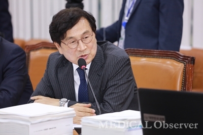 국회 보건복지위원회 유재중 의원. ⓒ메디칼업저버 김민수 기자