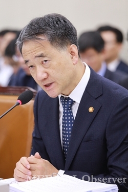 보건복지부 박능후 장관이 종합국정감사에서 답변하고 있는 모습. ⓒ메디칼업저버 김민수 기자
