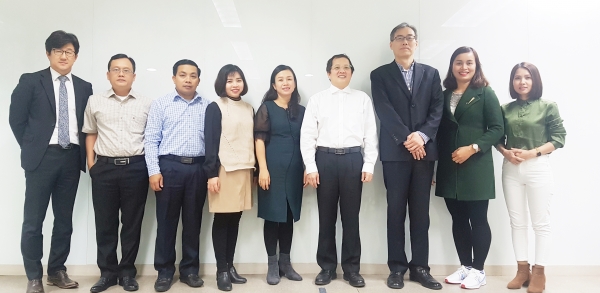 큐렉소는 베트남 대리점 IDS Med와 인공관절 수술로봇의 첫 해외판매 계약을 체결했다고 29일 밝혔다.(사진제공 : 큐렉소)