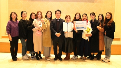 안양윌스기념병원 QI 경진대회에서 수상한 팀들의 단체사진.