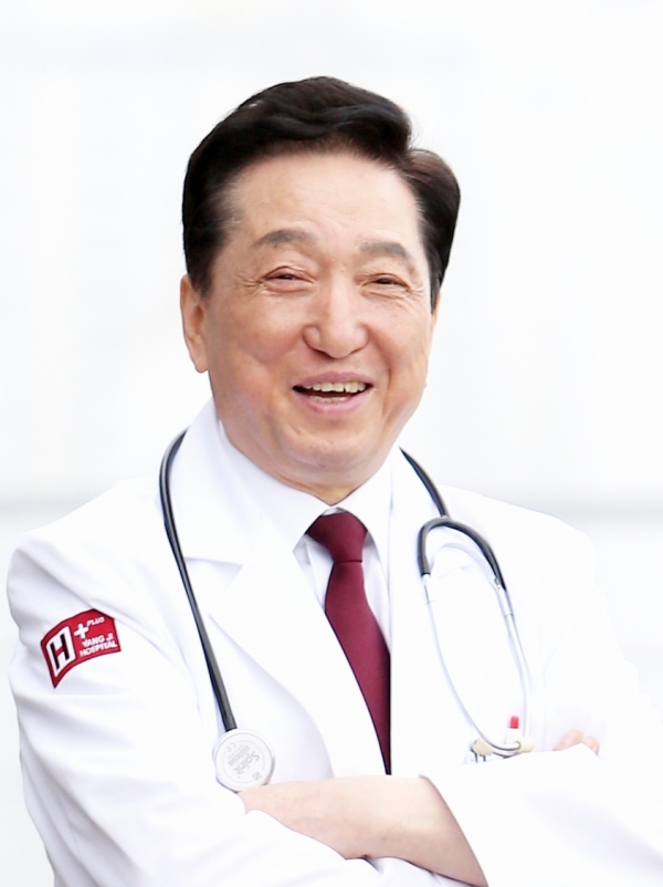 JW중외박애상 수상자 에이치플러스양지병원 김철수 이사장. (사진제공 : JW중외제약)