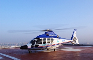 삼성서울병원이 운용 중인 응급의료헬기. 하늘 위에서도 중환자실 기능을 유지할 수 있다.