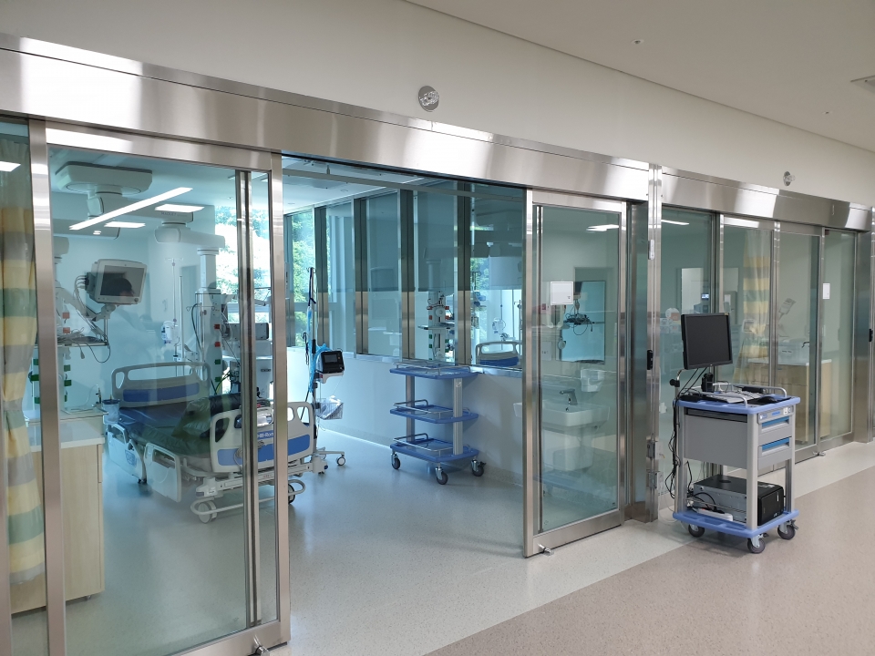 세종충남대병원은 모든 중환자실이 1인실 격리 형태이며 음압 적용이 가능한 것이 특징이자 장점이다.