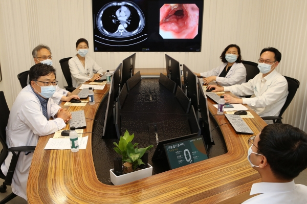 서울아산병원 암병원 식도암센터 의료진이 식도암 환자를 통합 진료하고 있다. 사진 제공: 서울아산병원.