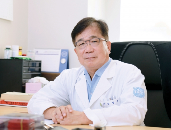 분당서울대병원 김철호 교수(순환기내과)는 고혈압과 이상지질혈증을 치료하기 위한 복약순응도 향상에 3제 복합제의 역할에 주목했다.