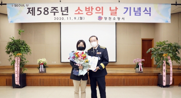 이대목동병원 최윤희 교수는 소방의 날 기념식에서 행정안전부 장관 표창을 받았다고 13일 밝혔다.