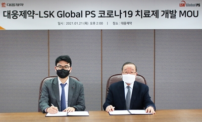 대웅제약 전승호 대표(왼쪽)와 LSK Global PS 이영작 대표