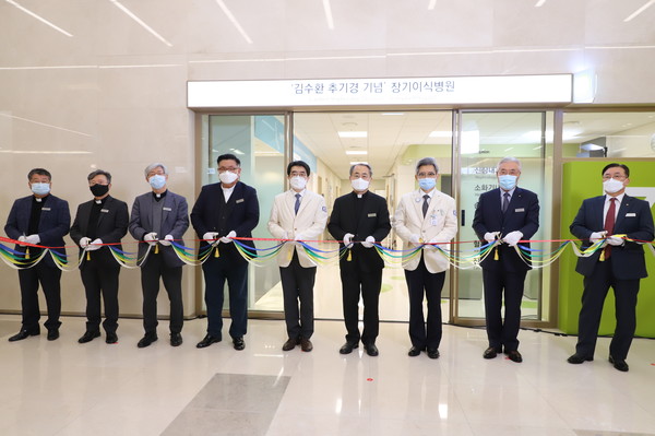 ▲'김수환 추기경 기념' 장기이식병원이 4일 가톨릭대 은평성모병원(병원장 권순용)에서 개원식을 열고 본격적인 진료를 시작했다.