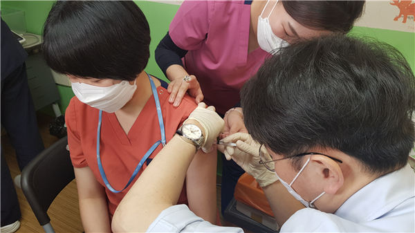 우리아이들의료재단은 지난 4일부터 9일까지 158명의 의료진을 대상으로 코로나19 백신접종을 완료했다.