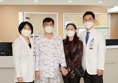 왼쪽부터 세브란스병원 김현정 장기이식코디네이터, 김현옥씨, 이소림씨, 이식외과 이주한 교수.