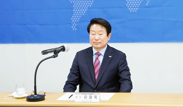 한국의료기기산업협회 유철욱 신임 회장은 12일 기자간담회를 열고 임기 동안 혁신의료기기 산업 발전을 위한 기술과 기업 발굴에 총력을 기울이겠다고 했다.