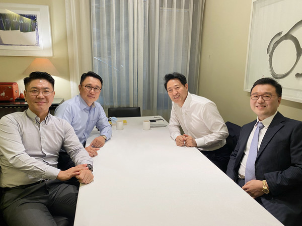 서울시병원회 고도일 회장과 박종훈 부회장(고대 안암병원장), 김병관 기획정책위원장(혜민병원장)은 17일 오세훈 서울시장과 면담을 갖고, 코로나19 사태로 인해 회원병원들의 어려움 해소를 요청했다.