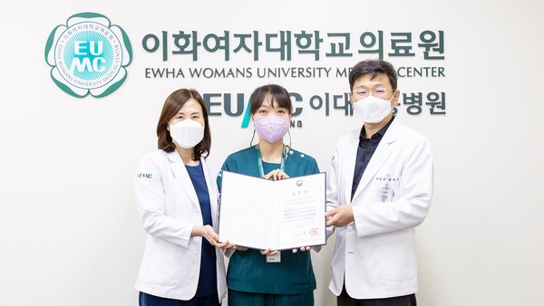 이대목동병원은 박지은 주임 치과위생사가 구강보건의 날을 맞아 보건복지부장관 표창을 수상했다고 1일 밝혔다.