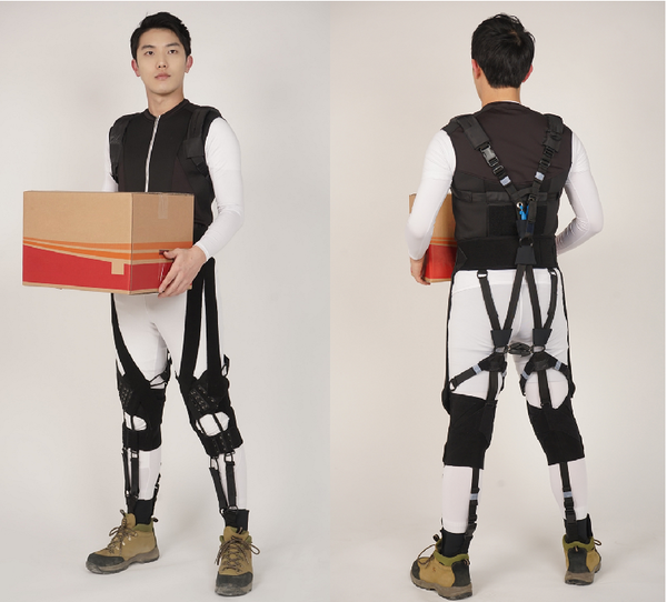 서울대 교수팀이 개발한 무동력 가변 신축성 엑소 슈트를 입은 모습