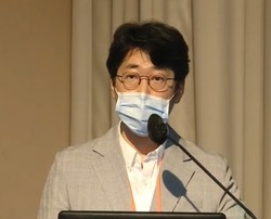 서울대병원 김범석 교수가 발표를 진행하고 있다.