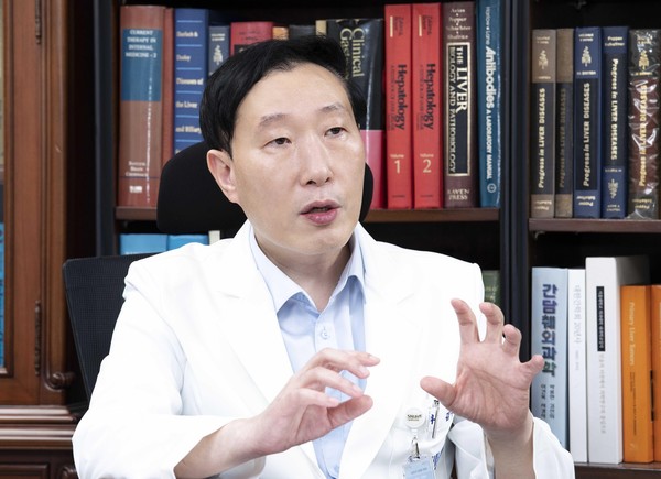 서울대병원 김주성 교수(소화기내과)는 베돌리주맙이 아시아인에게서 효과를 보인 만큼 IBD 치료도 개인맞춤형 시대로의 전환이 필요한 시기라고 강조했다.