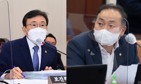 왼쪽부터 복지부 권덕철 장관, 민주당 김원이 의원 (출처 전문기자협의회)