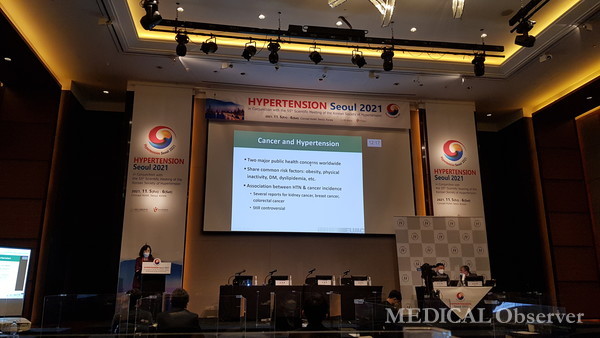 ▲이대서울병원 조인정 교수는 5~6일 온·오프라인으로 열린 대한고혈압학회 국제학술대회(HYPERTENSION Seoul 2021)에서 'Antihypertensive Drugs and Risks of Cancers' 연구 결과를 발표했다.