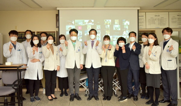 ▲한양대류마티스병원(원장 김태환)은 10일 본원에서 온라인 생중계로 '2021년 성과보고회'를 개최했다.