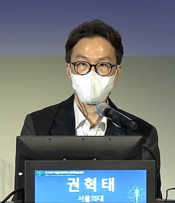 패널토의에 참석한 서울대병원 권혁태 교수.