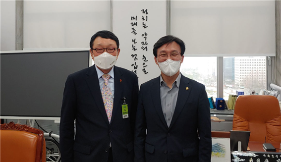 지난 30일 김민석 보건복지위원장과 신민석 대한결핵협회장이 면담을 가졌다