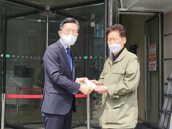 대한의사협회 이필수 회장은 3일 청주 산부인과병원을 찾아 3월 29일 발생한 화재에도 불구하고 의료진의 신속한 대응으로 사망자 및 중상자가 발생하지 않은 것에 대해 위로 전달과 함께 격려했다.