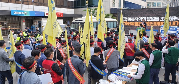 서울특별시의사회는 20일 더불어민주당사 앞에서 간호법 통과 규탄 집회를 진행했다.
