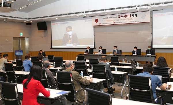 고려대의료원이 26일 ‘북한의 코로나19 상황과 향후 국내외 관계전망’ 세미나를 개최했다. 행사에 참여한 전문가들이 토론을 하고 있다.
