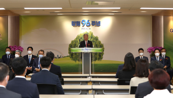 유한양행은 서울 본사에서 창립 96주년 기념행사를 가졌다고 20일 밝혔다.