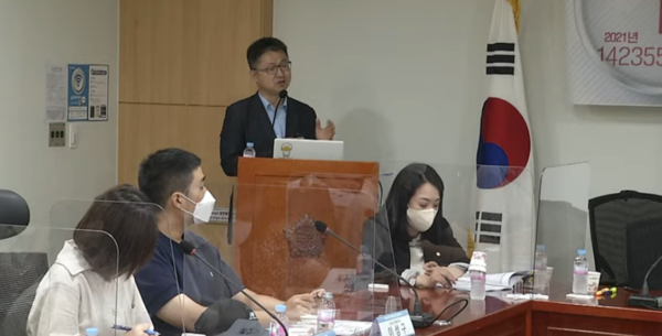 17일 국회 토론회에서 발표를 진행하고 있는 한국백혈병환우회 안기종 대표